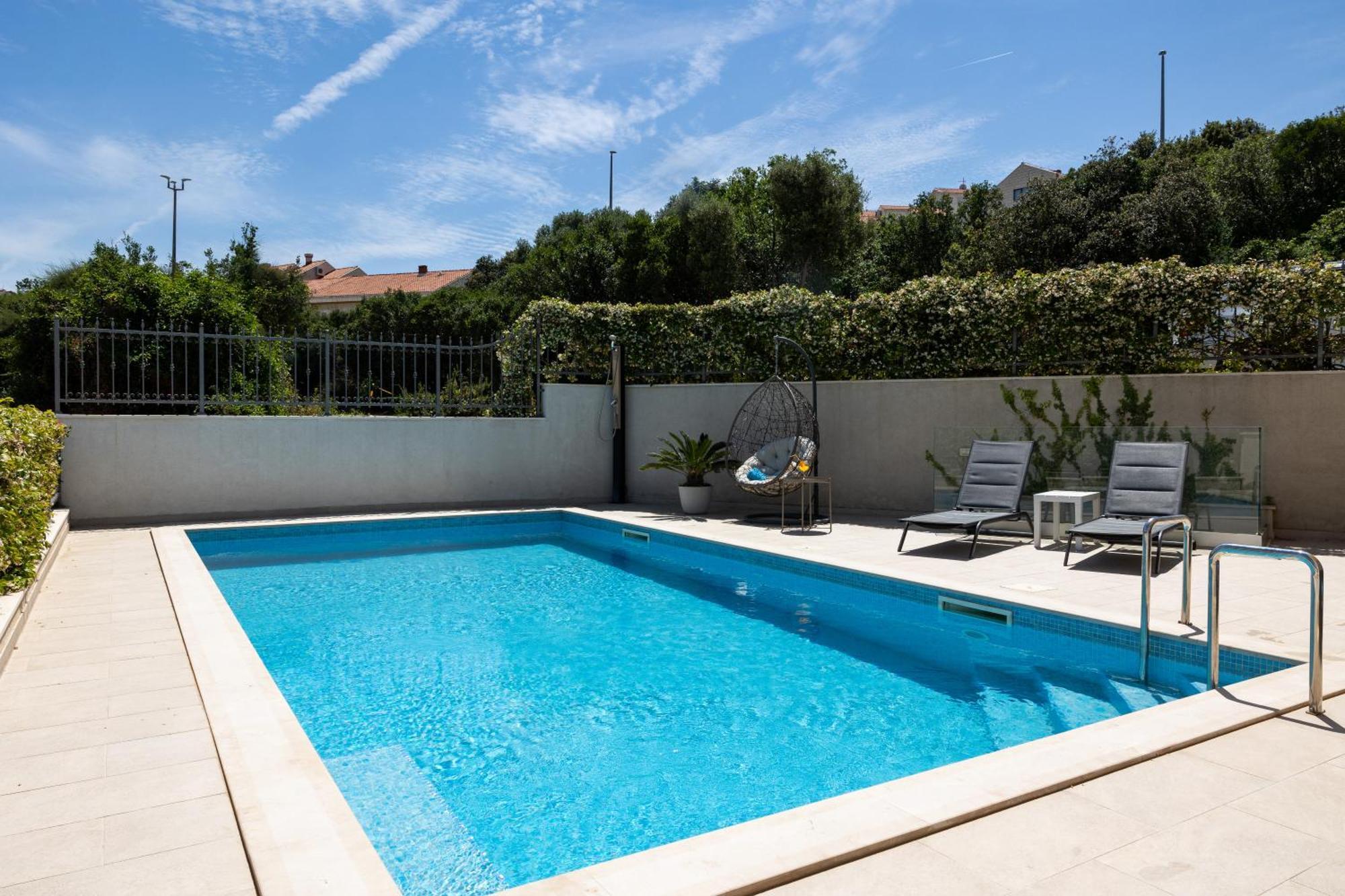 Apartment Sandra Solitudo I *
